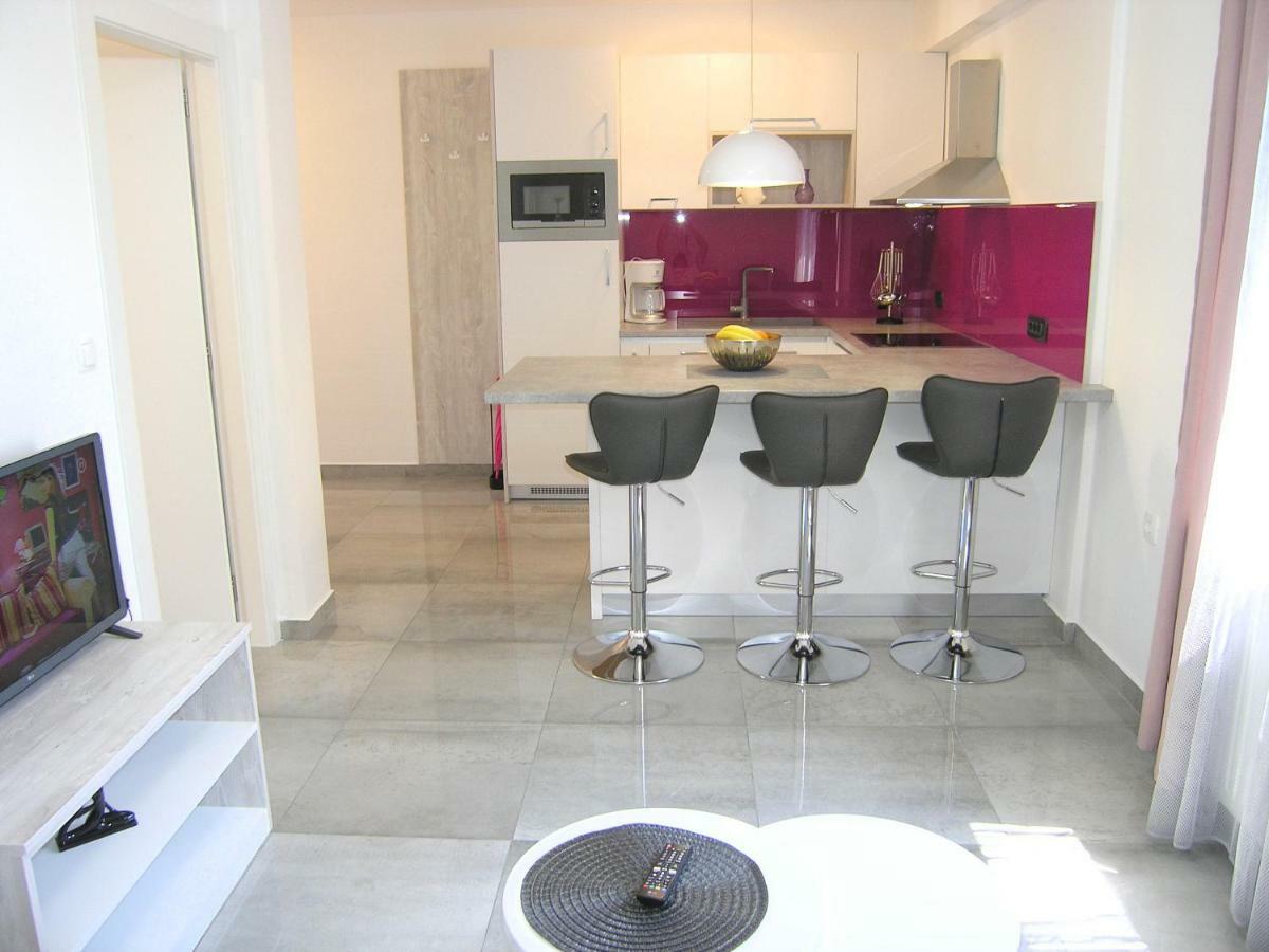 Apartment Zora Krk Town Buitenkant foto