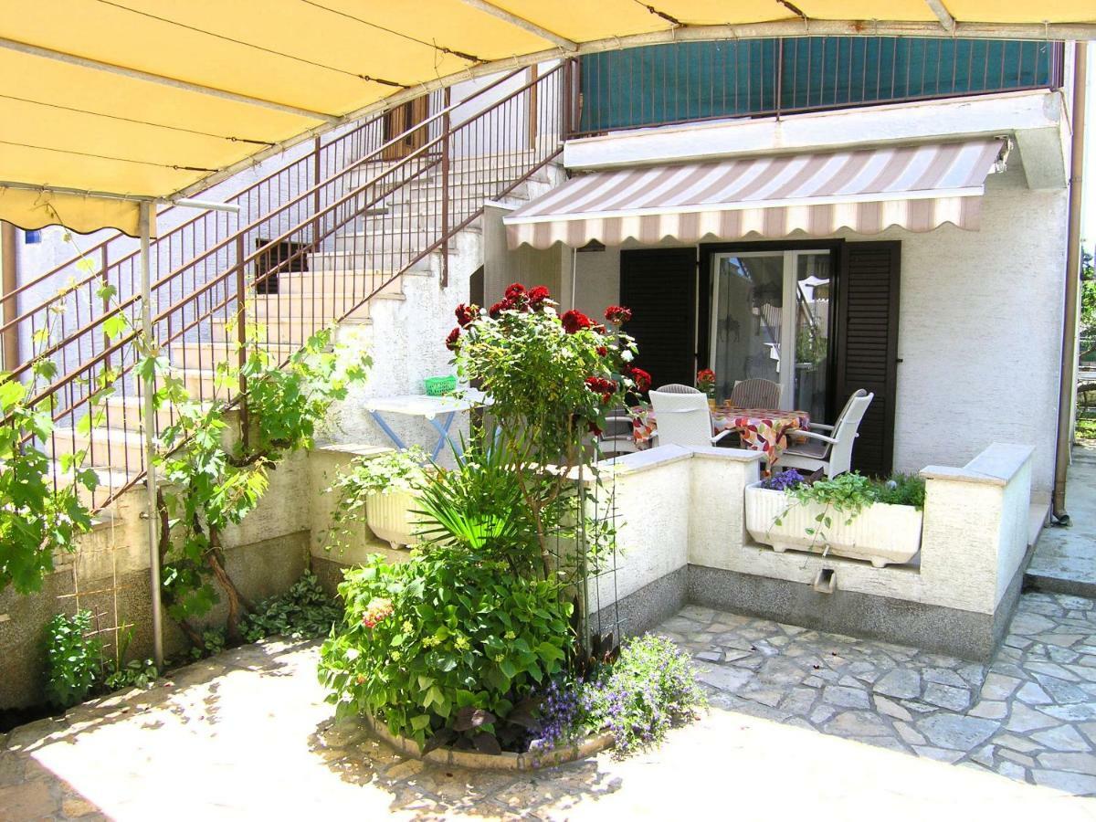 Apartment Zora Krk Town Buitenkant foto