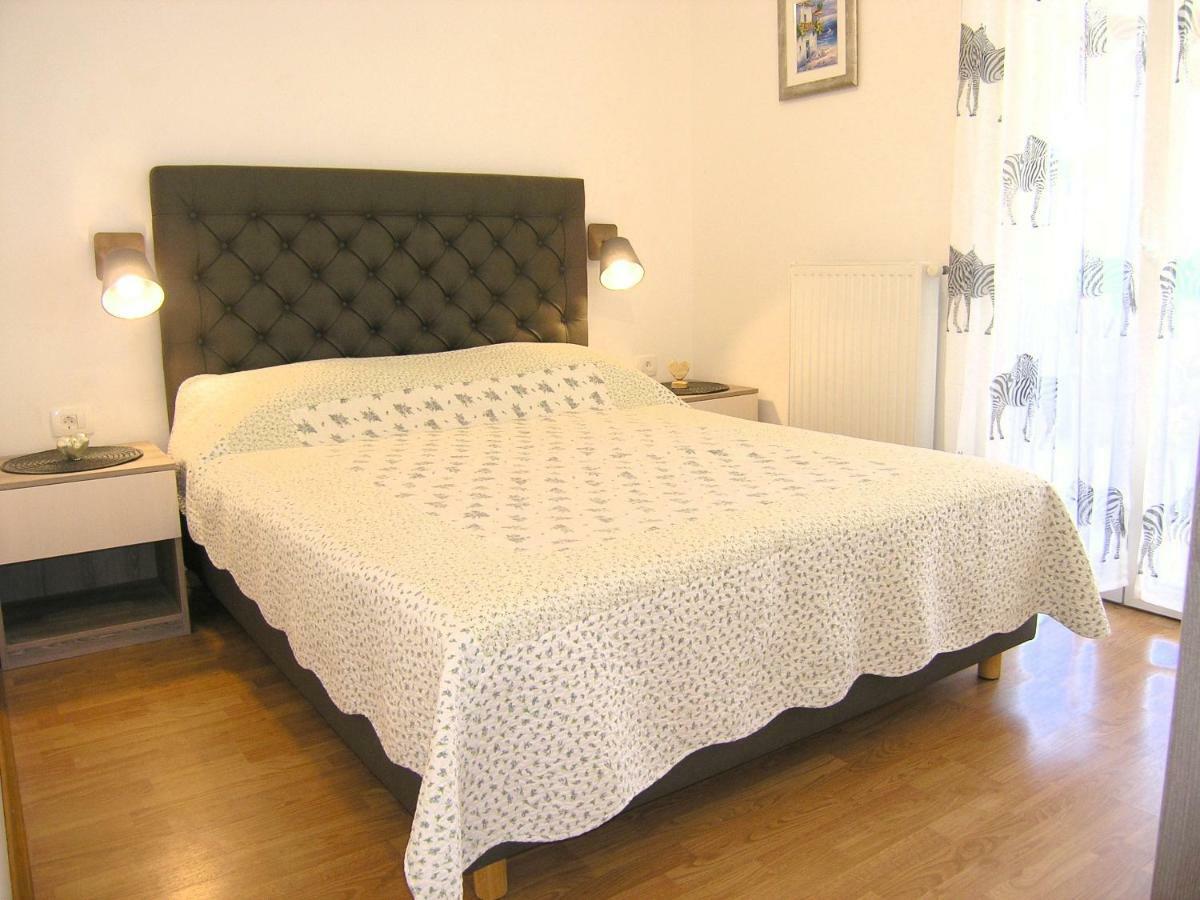 Apartment Zora Krk Town Buitenkant foto